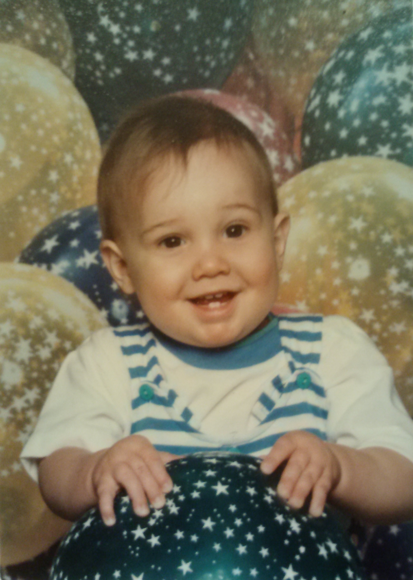 This picture, from the famous 'Bouncy Ball Photo Shoot', is the EPITOME of 1994 BABY CHAY (and for some reason reminds me of the EPIC MOVIE, A GOOFY MOVIE, that would be released a year later in 1995)!